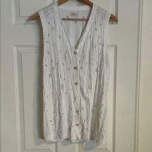 Embroidered White Button-Down Sleeveless Blouse